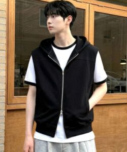 Underoff 黑色短款连帽拉链背心